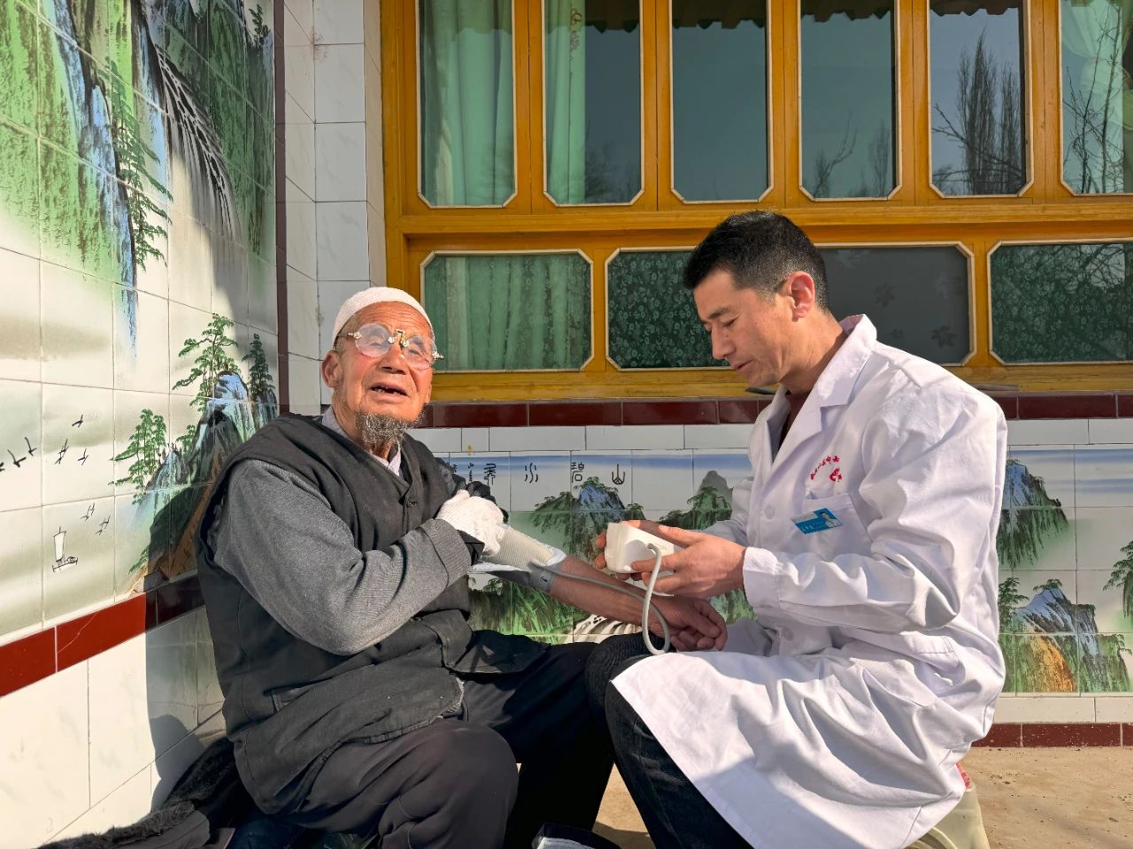 中央财政项目丨义诊慰问助银龄，健康温情满社区
